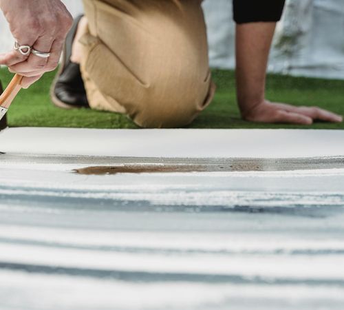 An abstract visual showing a path from a close point to a distant one, representing the near-far focus technique.